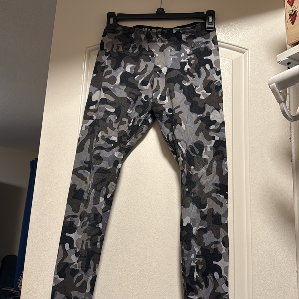 Nike camo leggings